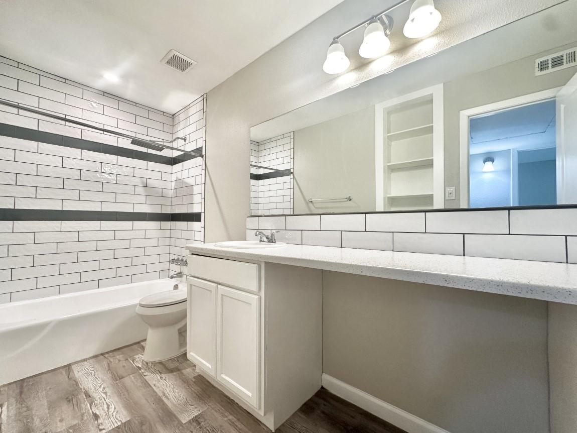 7304 Twin Crest Dr # 105, Austin, TX 78752