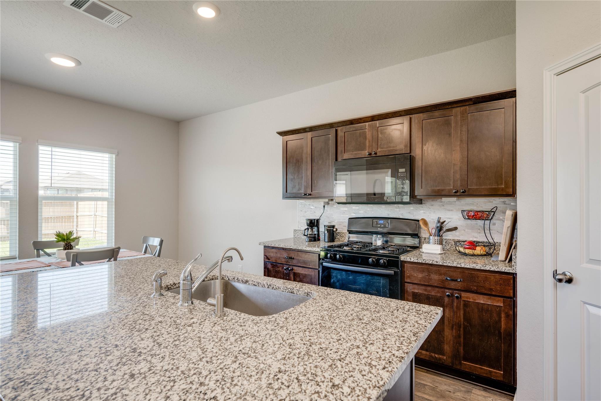 216 Skipping Stone Ln, San Marcos, TX 78666