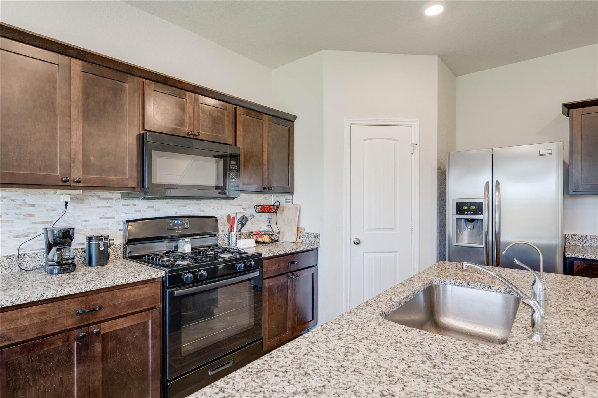 216 Skipping Stone Ln, San Marcos, TX 78666