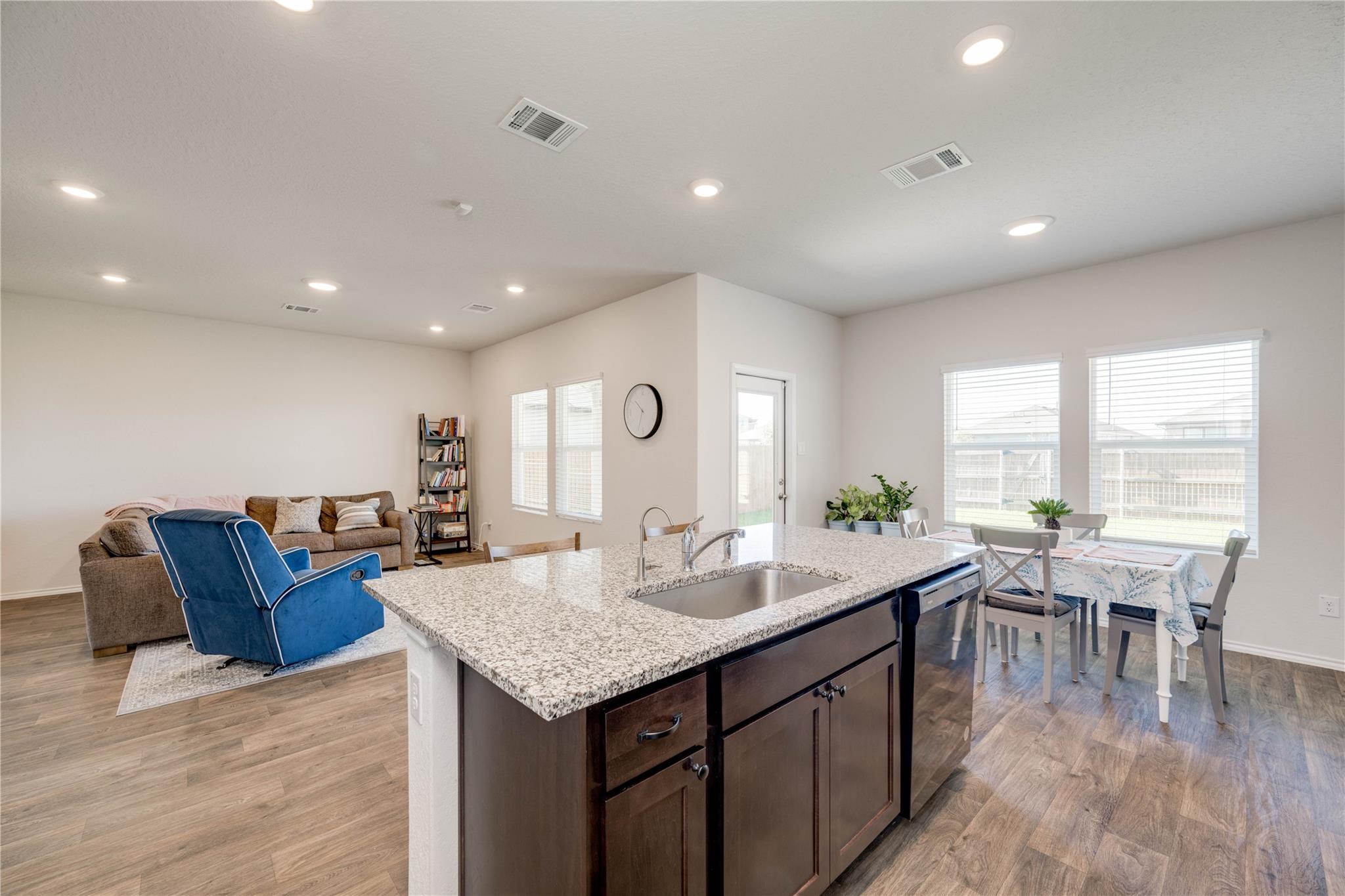 216 Skipping Stone Ln, San Marcos, TX 78666