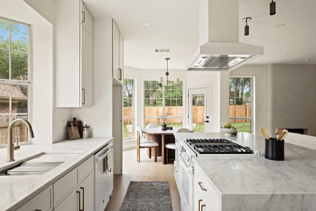 8208 Isaac Pryor Dr, Austin, TX 78749