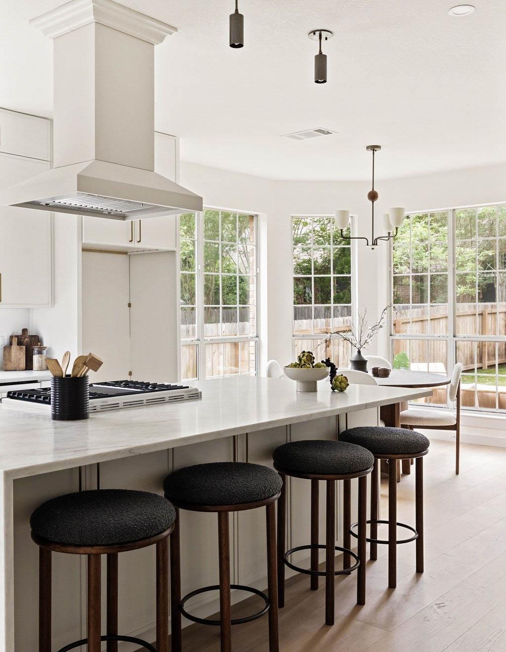 8208 Isaac Pryor Dr, Austin, TX 78749