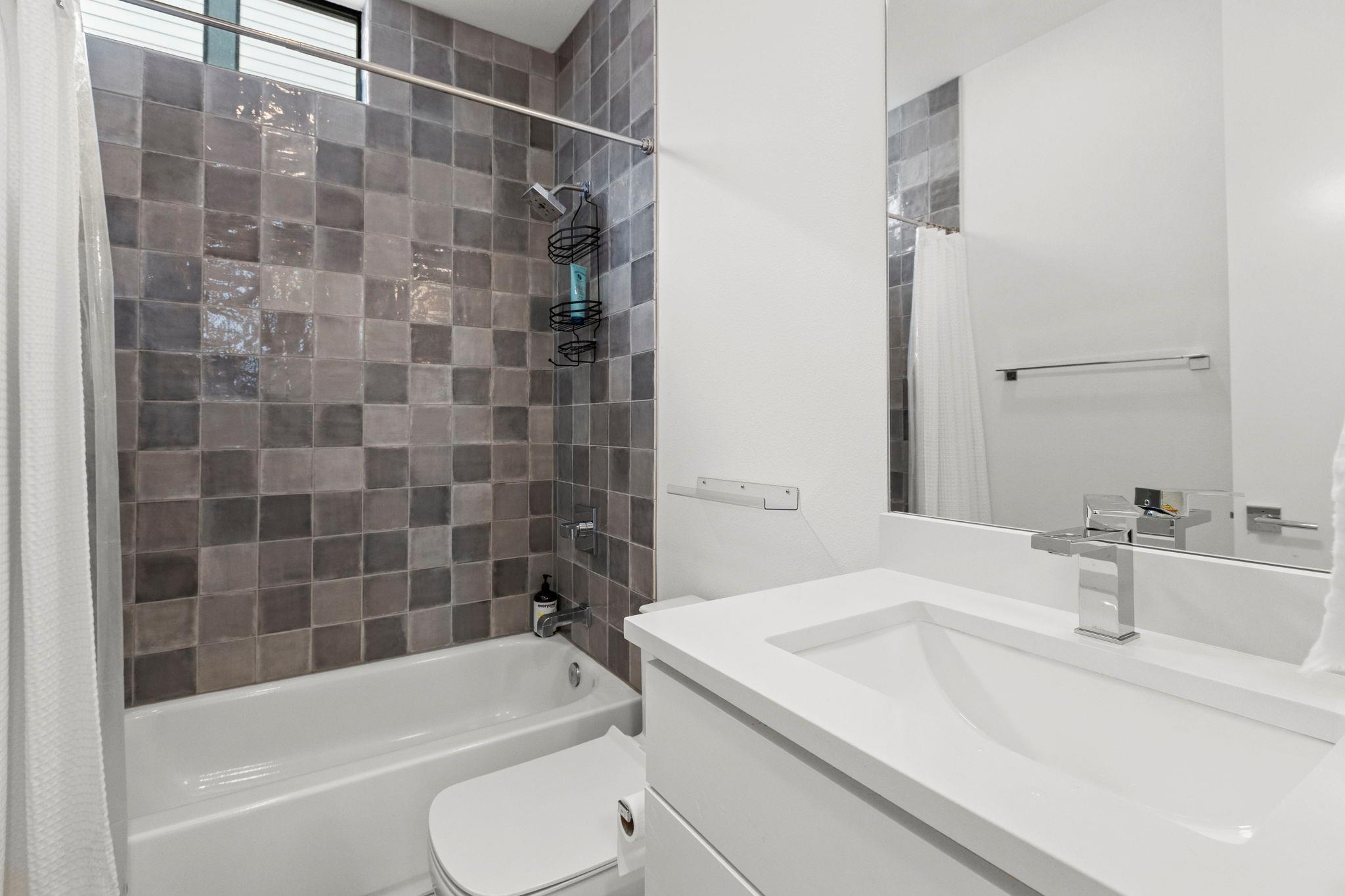 3406 E 17th St # 8, Austin, TX 78721