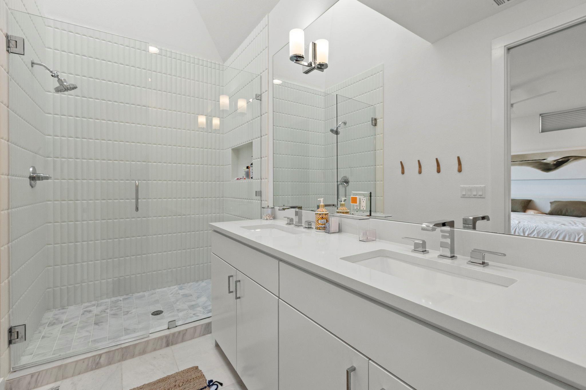 3406 E 17th St # 8, Austin, TX 78721