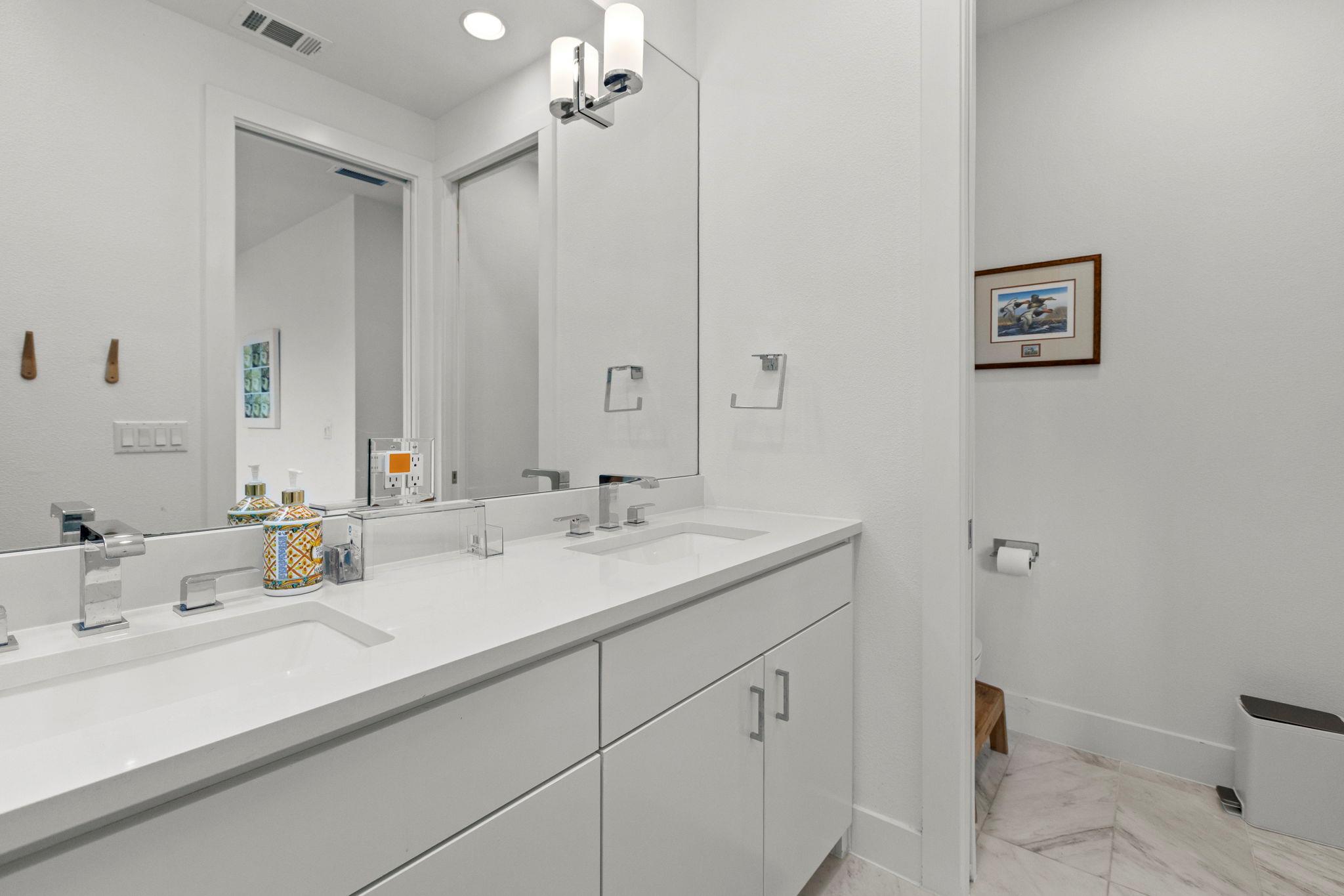 3406 E 17th St # 8, Austin, TX 78721