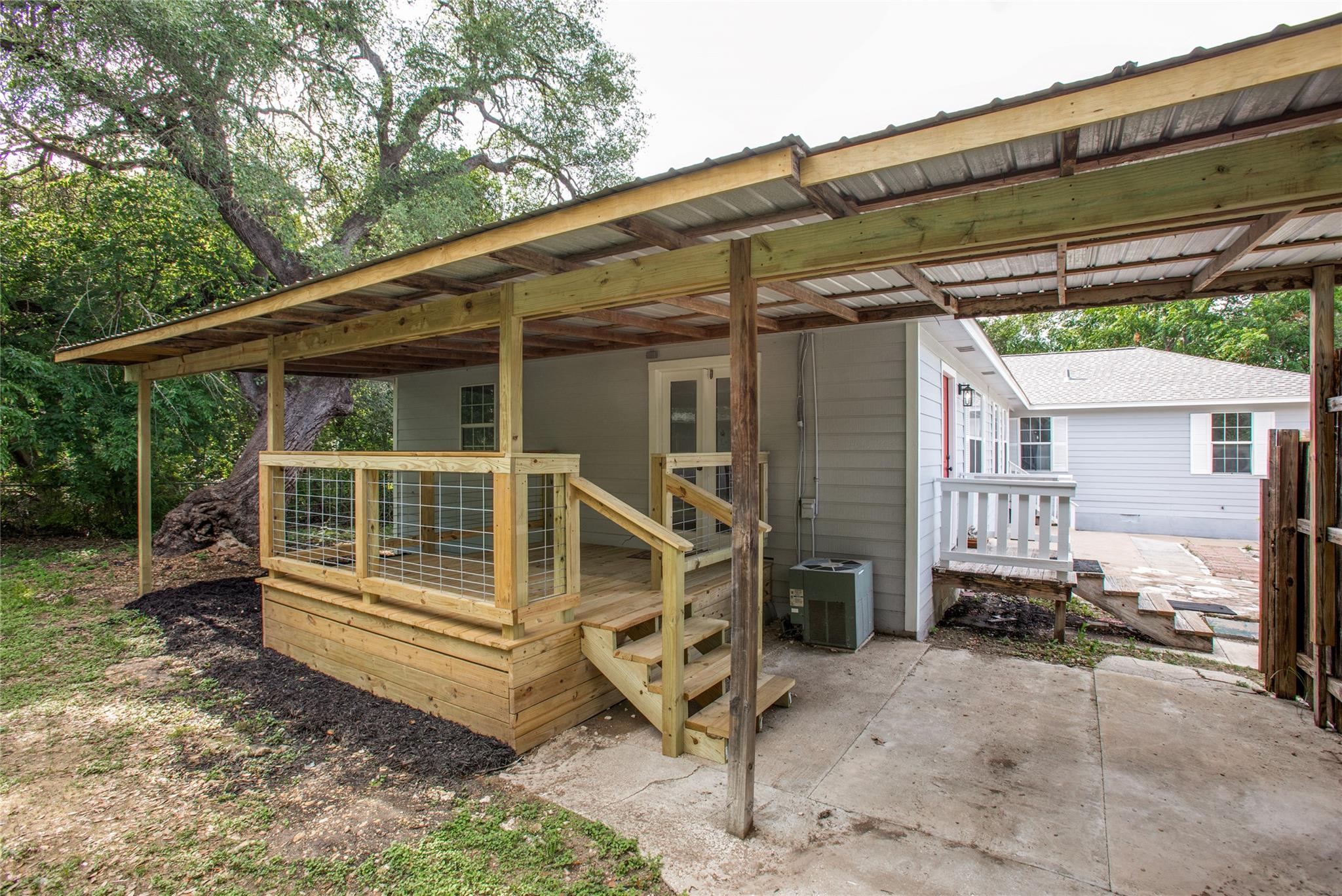 417 N Blanco St, Lockhart, TX 78644
