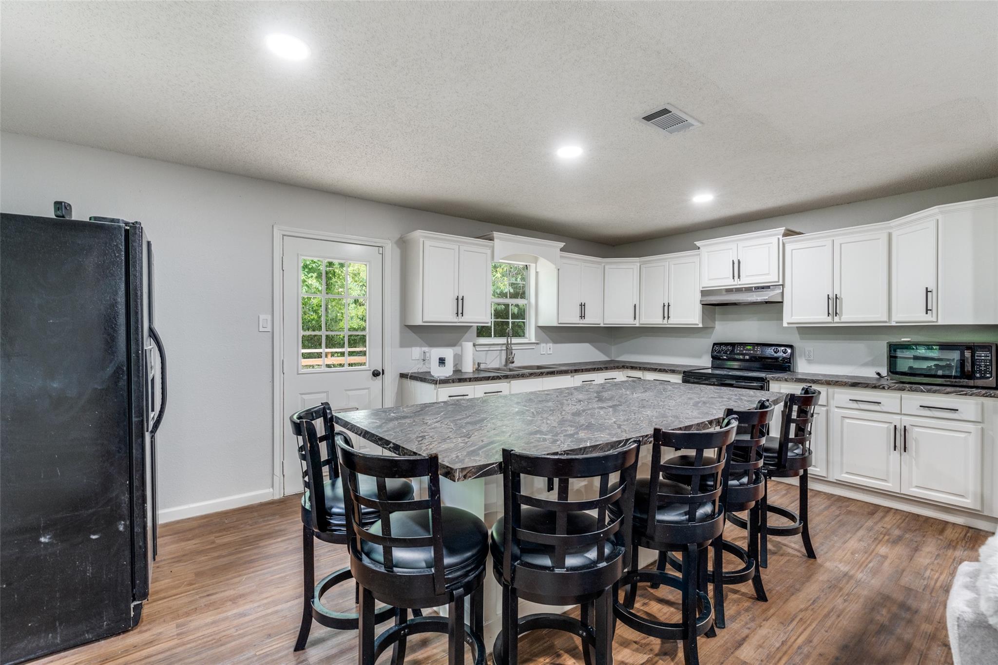 417 N Blanco St, Lockhart, TX 78644