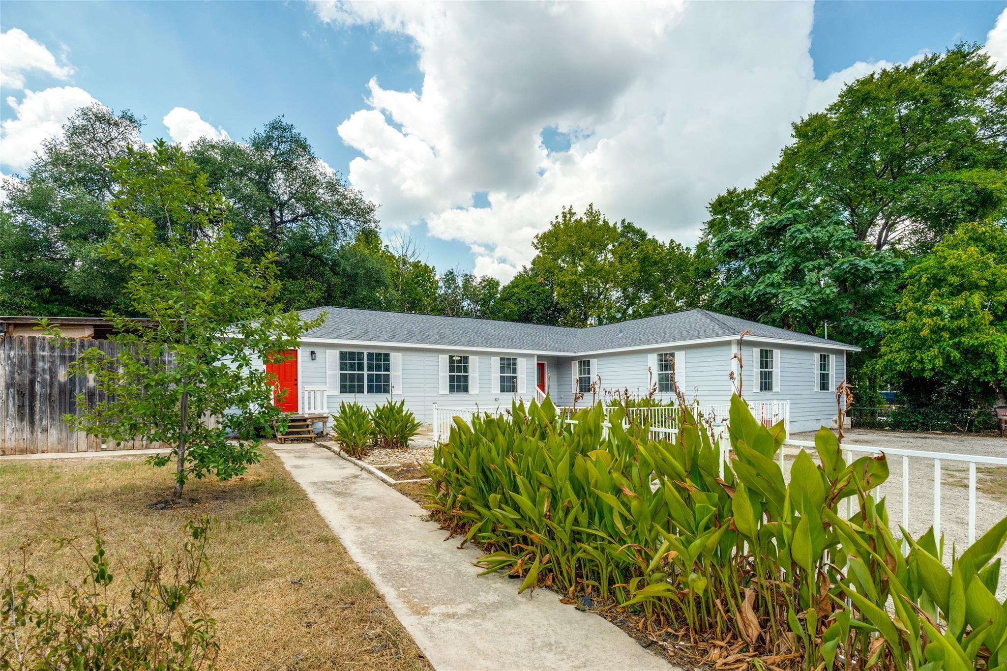 417 N Blanco St, Lockhart, TX 78644