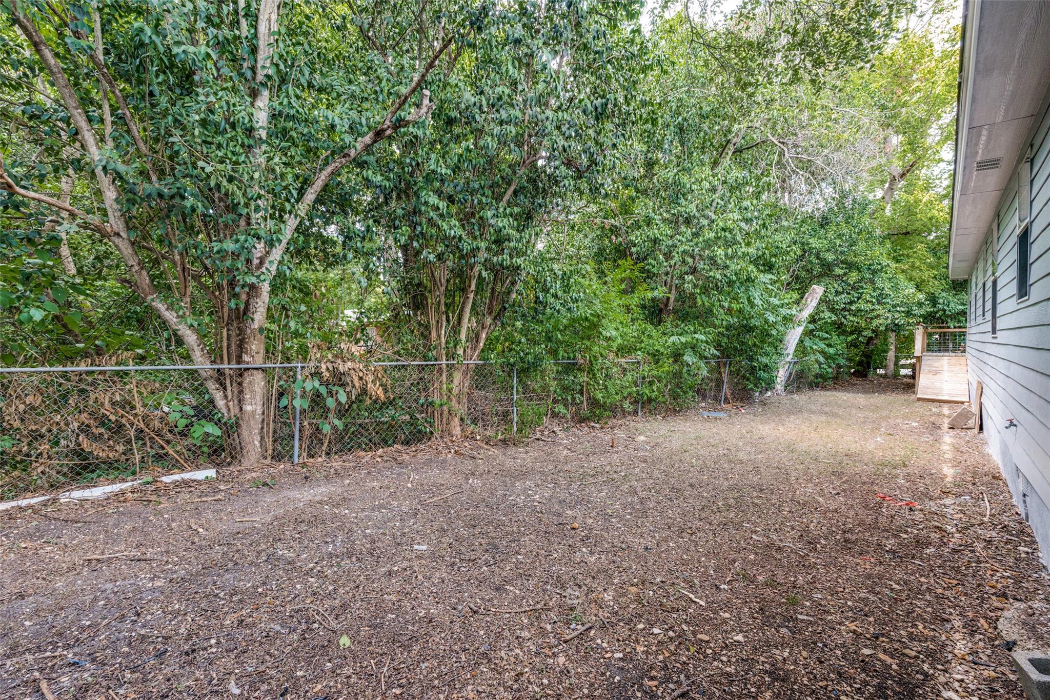 417 N Blanco St, Lockhart, TX 78644