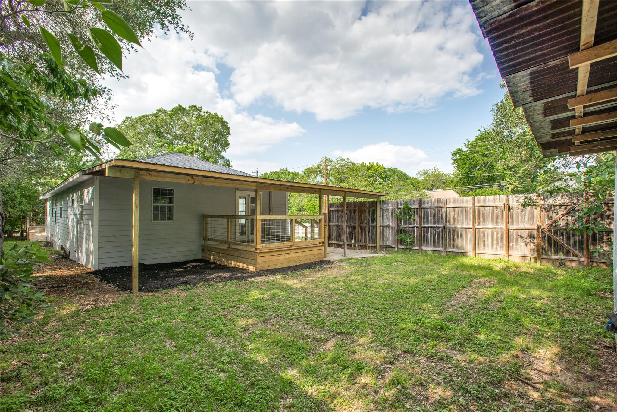 417 N Blanco St, Lockhart, TX 78644