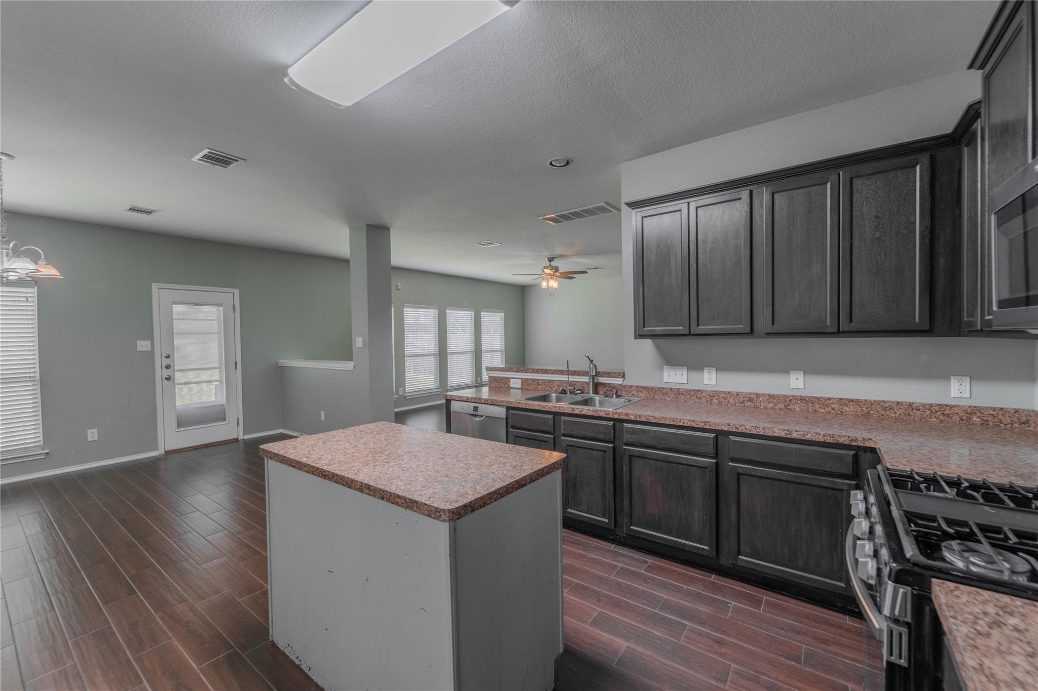 1333 Rainbow Parke Dr, Round Rock, TX 78665