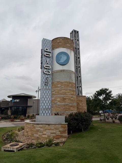 707 East St, Hutto, TX 78634