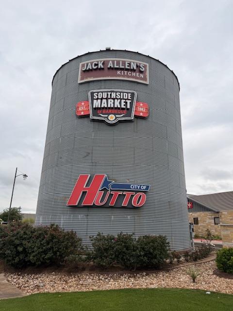 707 East St, Hutto, TX 78634