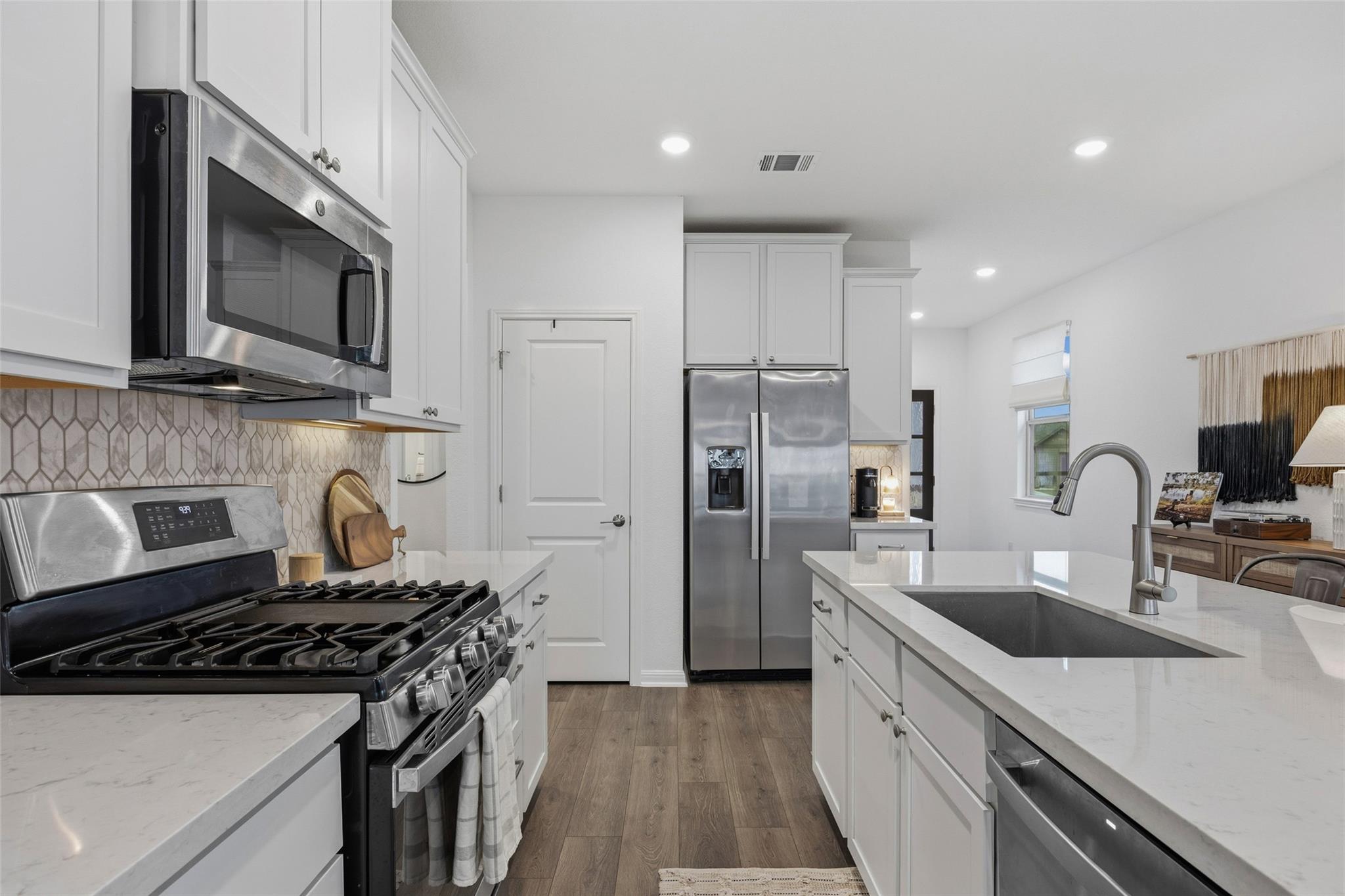 858 Papaya Dr, Buda, TX 78610