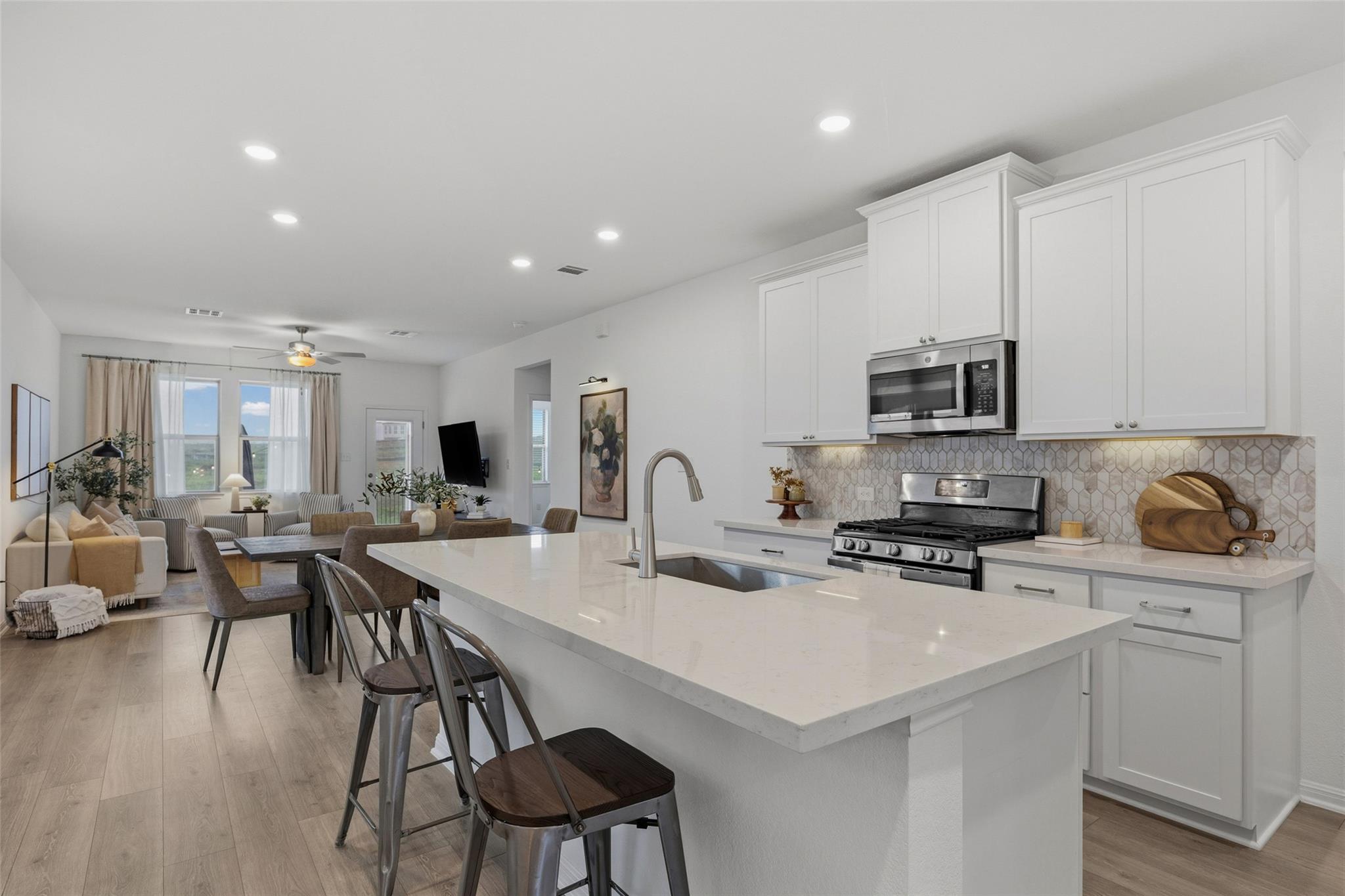 858 Papaya Dr, Buda, TX 78610