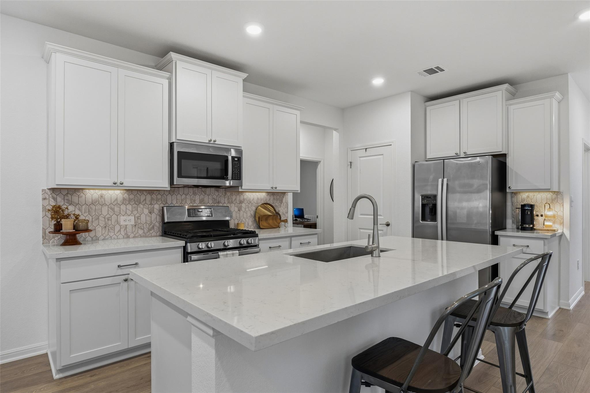 858 Papaya Dr, Buda, TX 78610