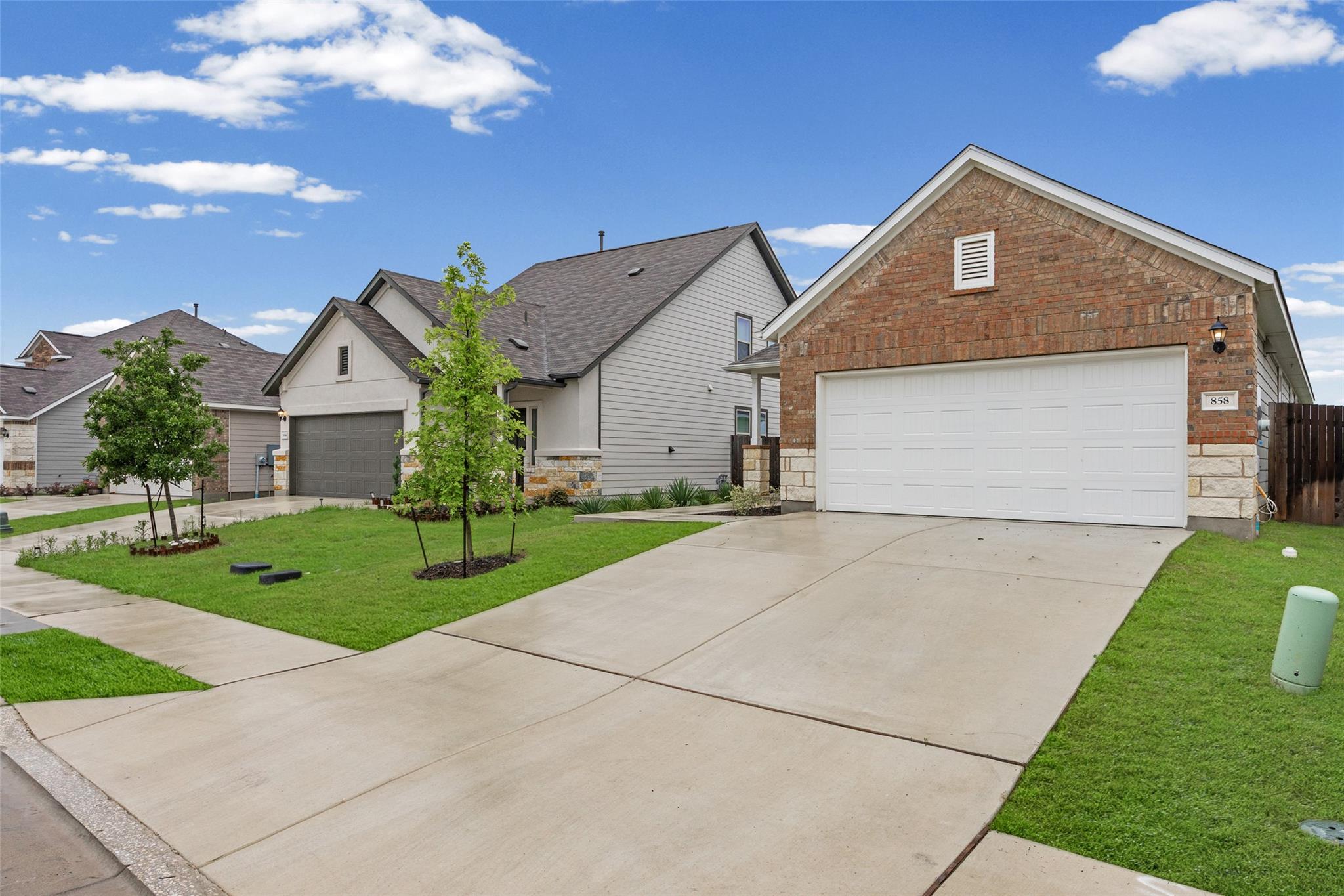 858 Papaya Dr, Buda, TX 78610