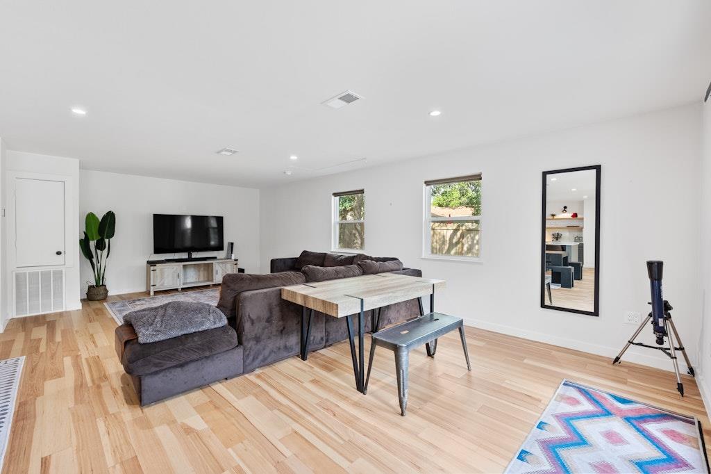 3713 Harpers Ferry Ln, Austin, TX 78749