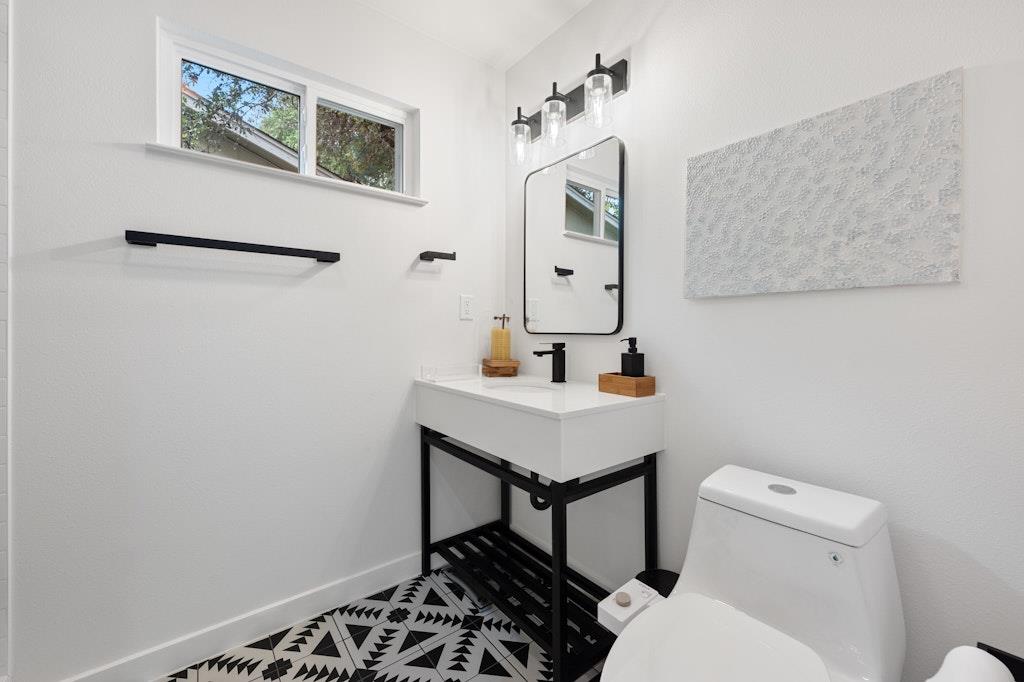 3713 Harpers Ferry Ln, Austin, TX 78749