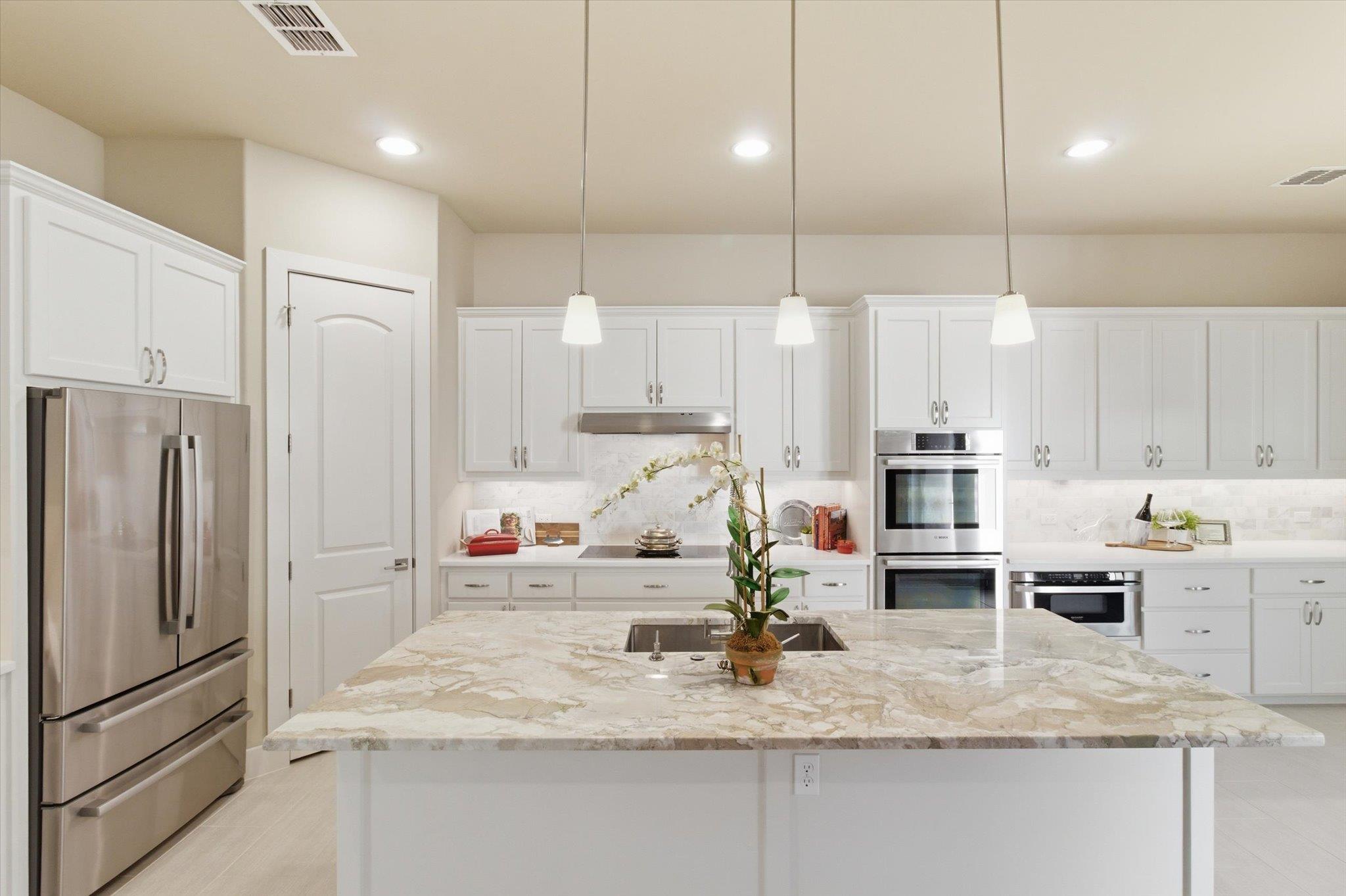 438 Stagecoach Trl, San Marcos, TX 78666