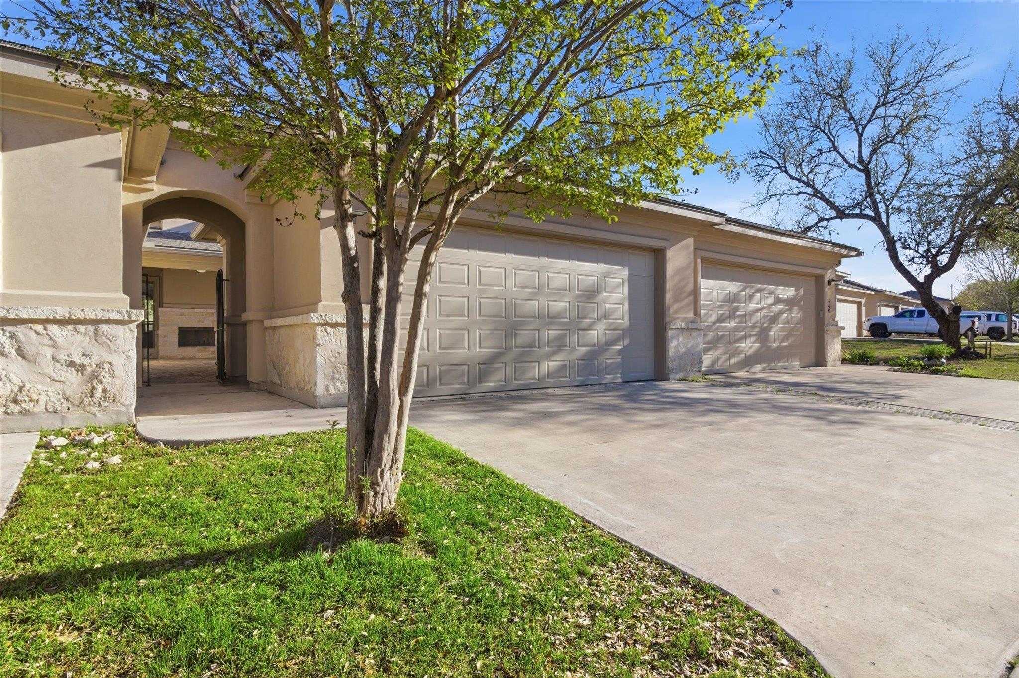 438 Stagecoach Trl, San Marcos, TX 78666