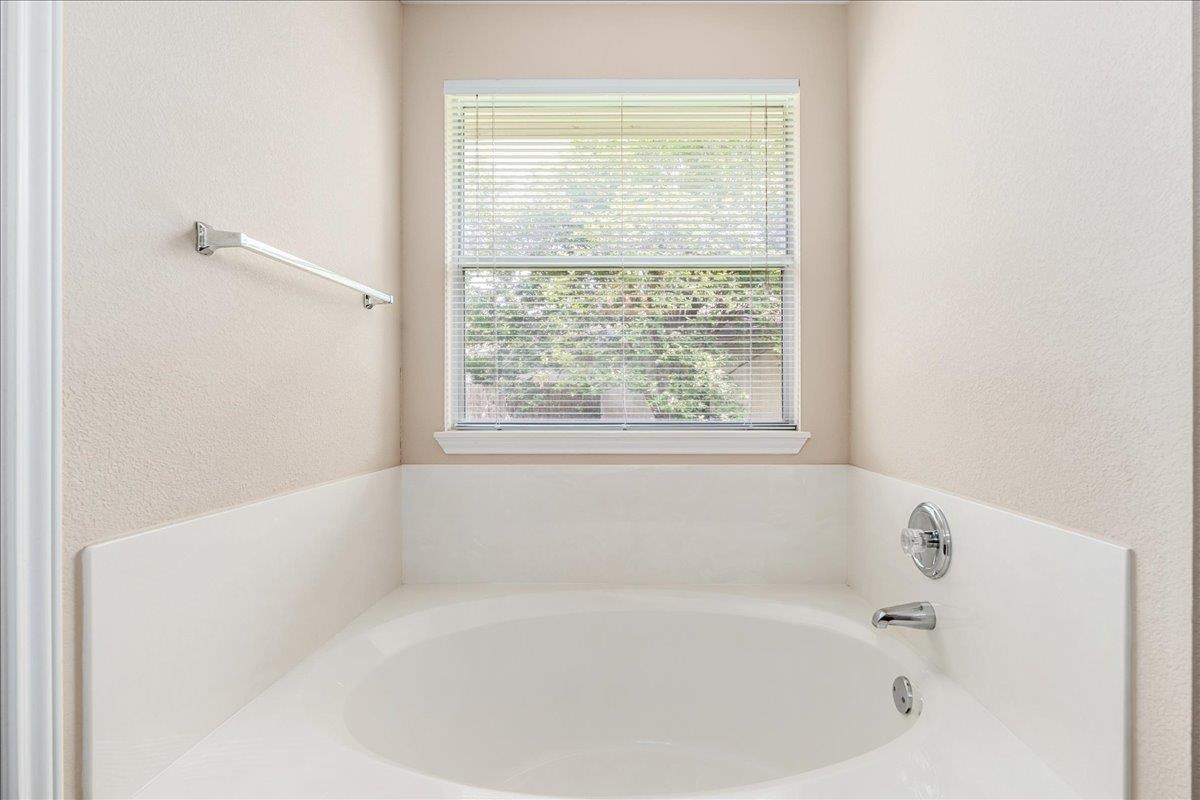 103 Wren Cv, Hutto, TX 78634