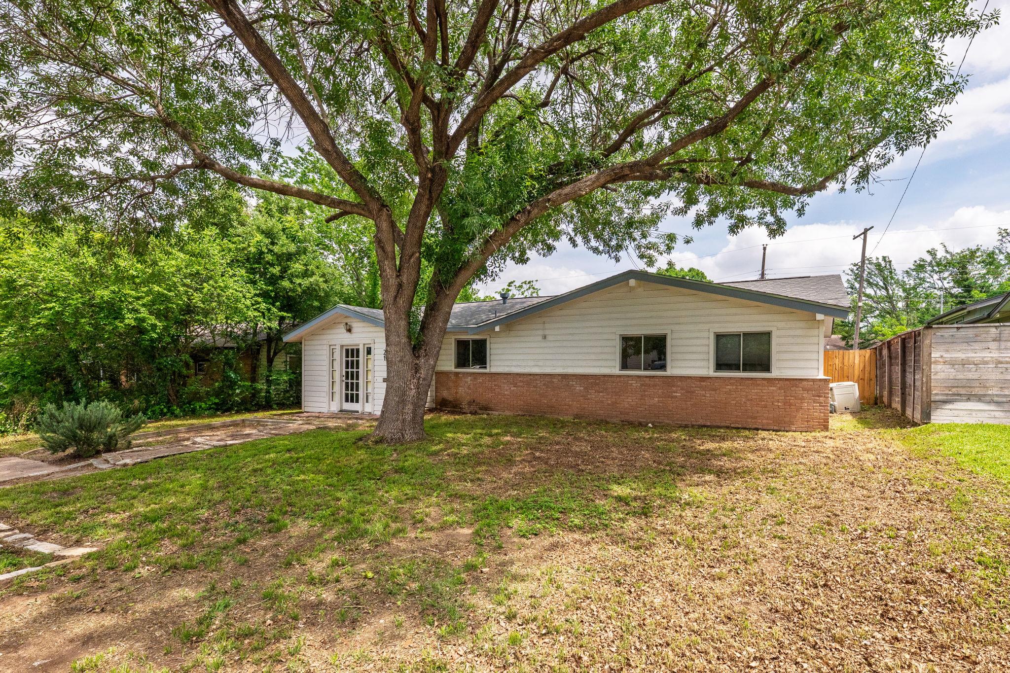 2613 Nottingham Ln, Austin, TX 78704
