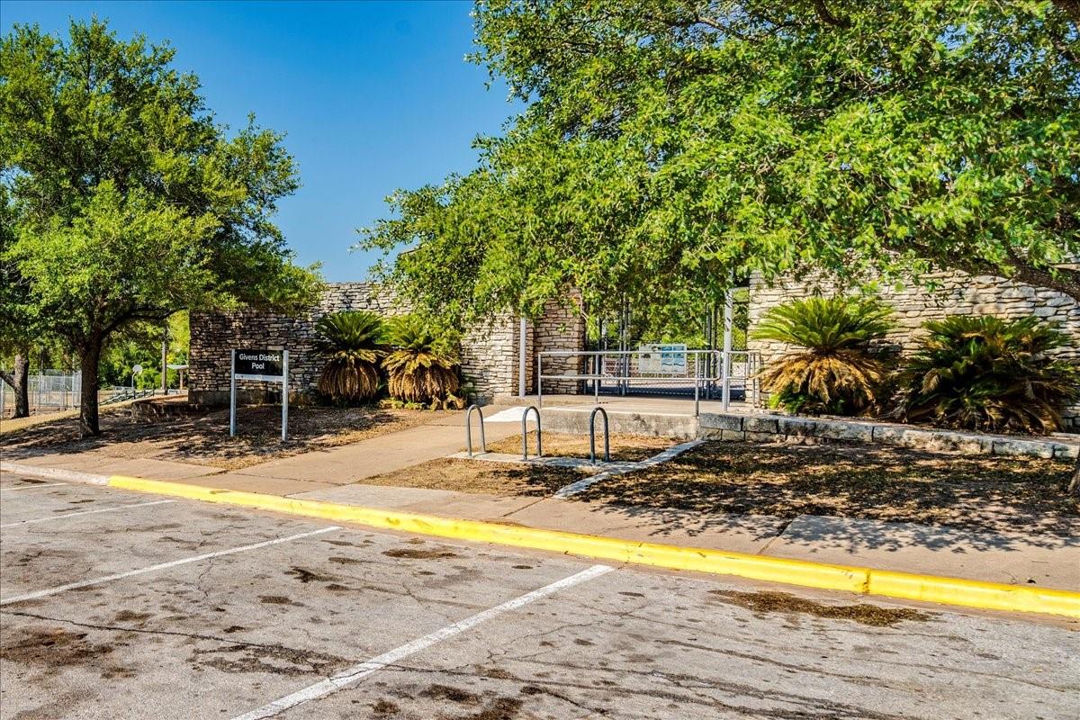 1120 Spur St, Austin, TX 78721