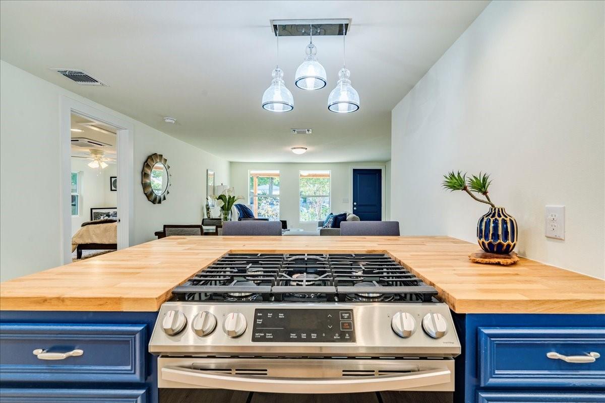 1120 Spur St, Austin, TX 78721