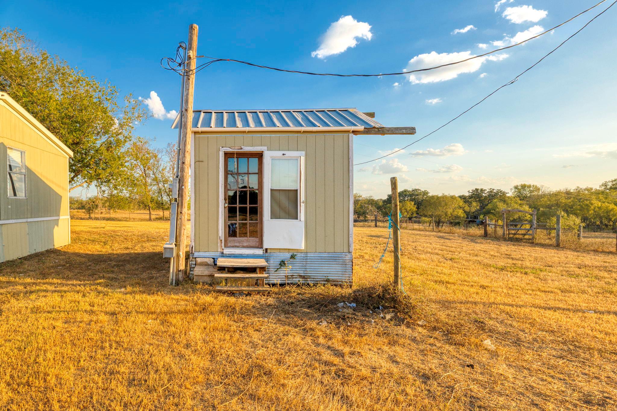 645 Old Luling Rd, Lockhart, TX 78644