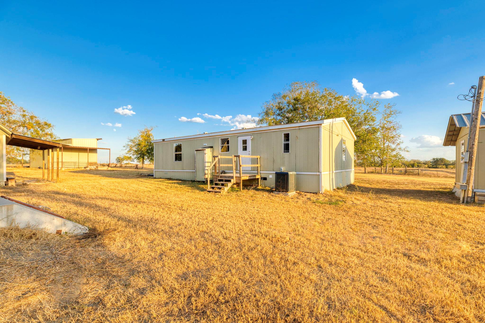 645 Old Luling Rd, Lockhart, TX 78644