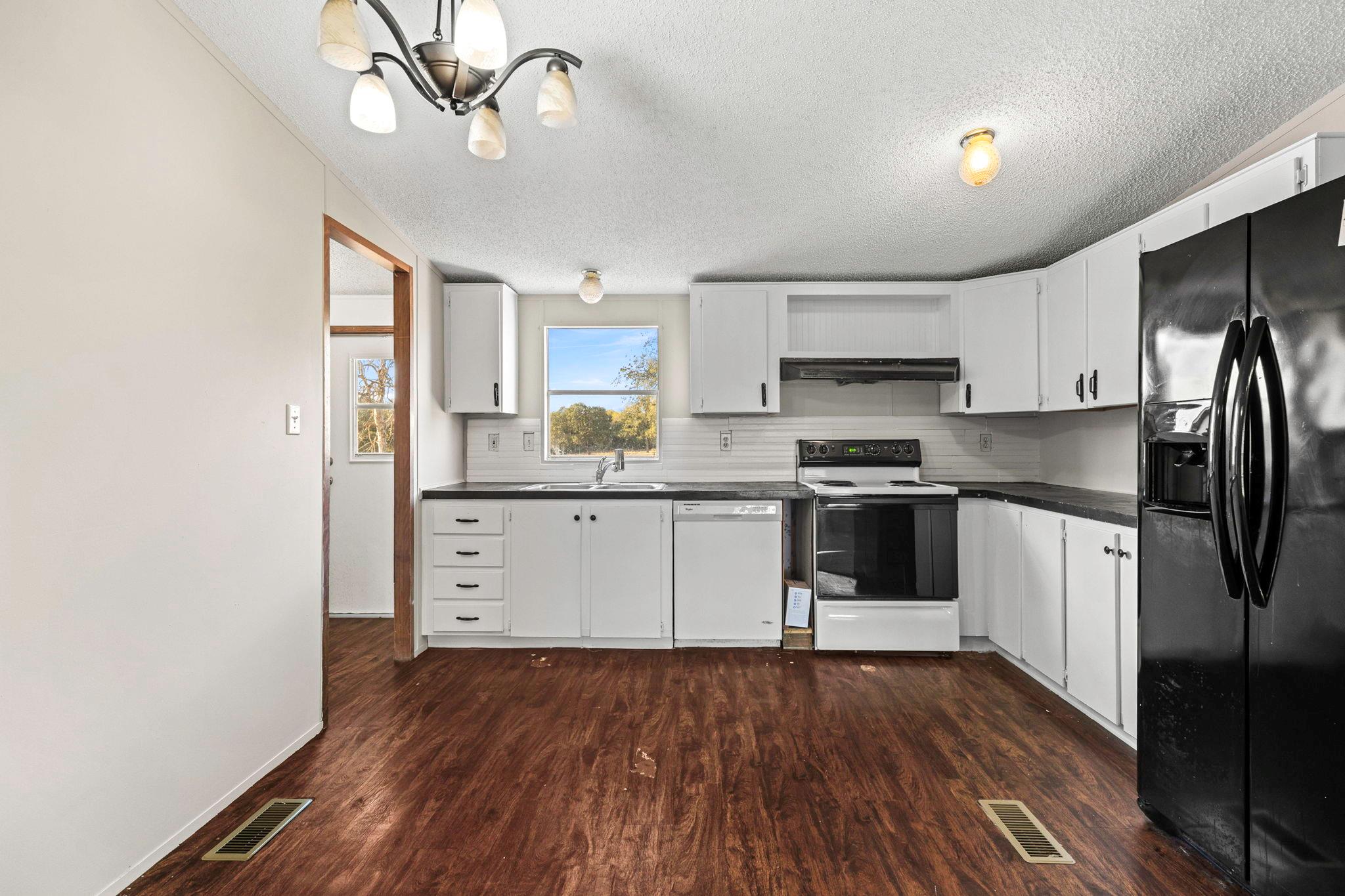 645 Old Luling Rd, Lockhart, TX 78644