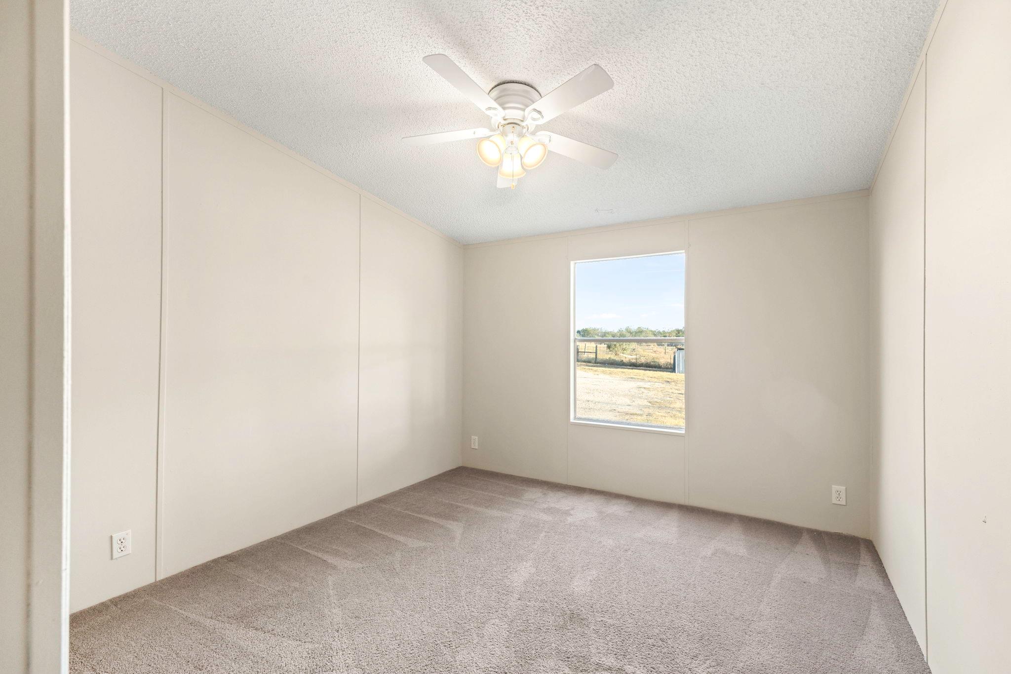 645 Old Luling Rd, Lockhart, TX 78644