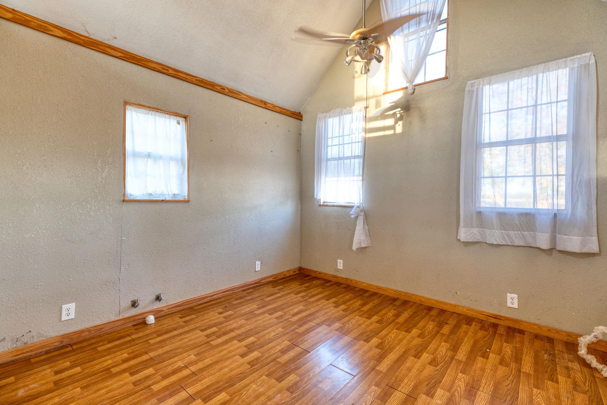 645 Old Luling Rd, Lockhart, TX 78644