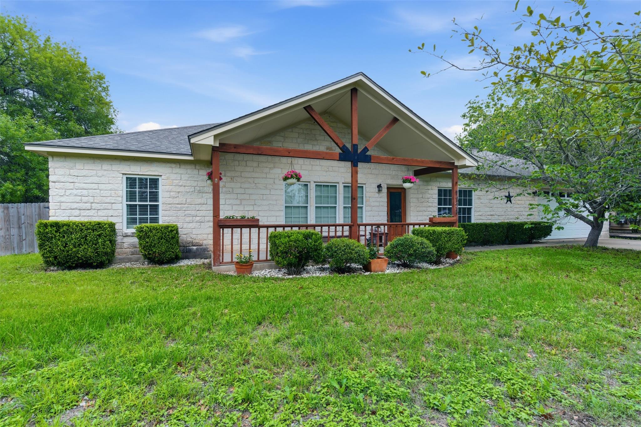 1221 Lovers Ln, Bastrop, TX 78602