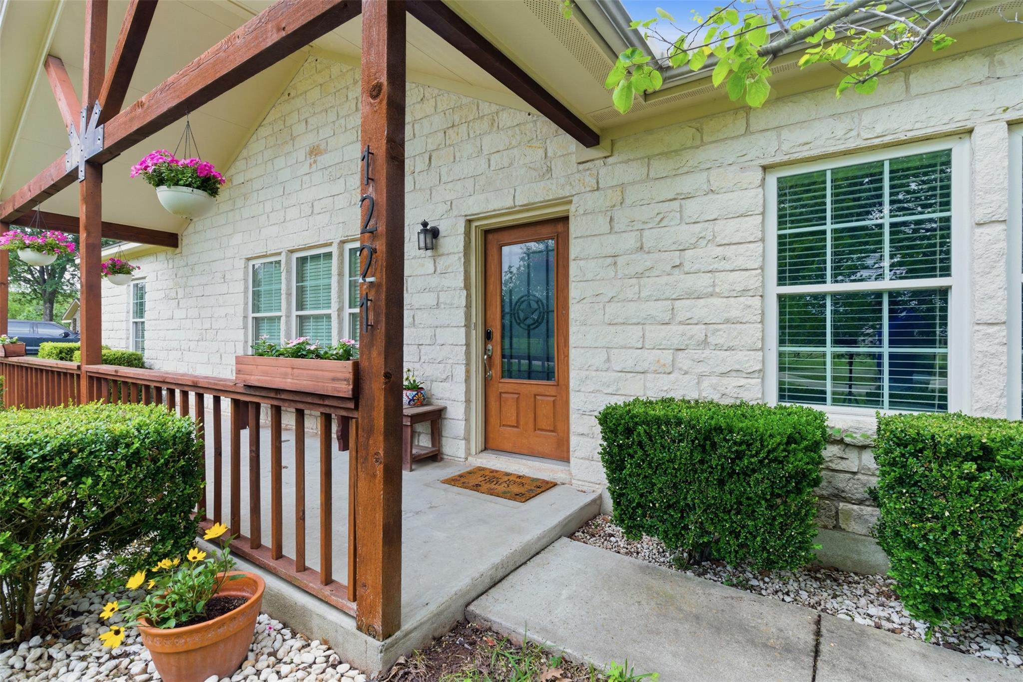 1221 Lovers Ln, Bastrop, TX 78602