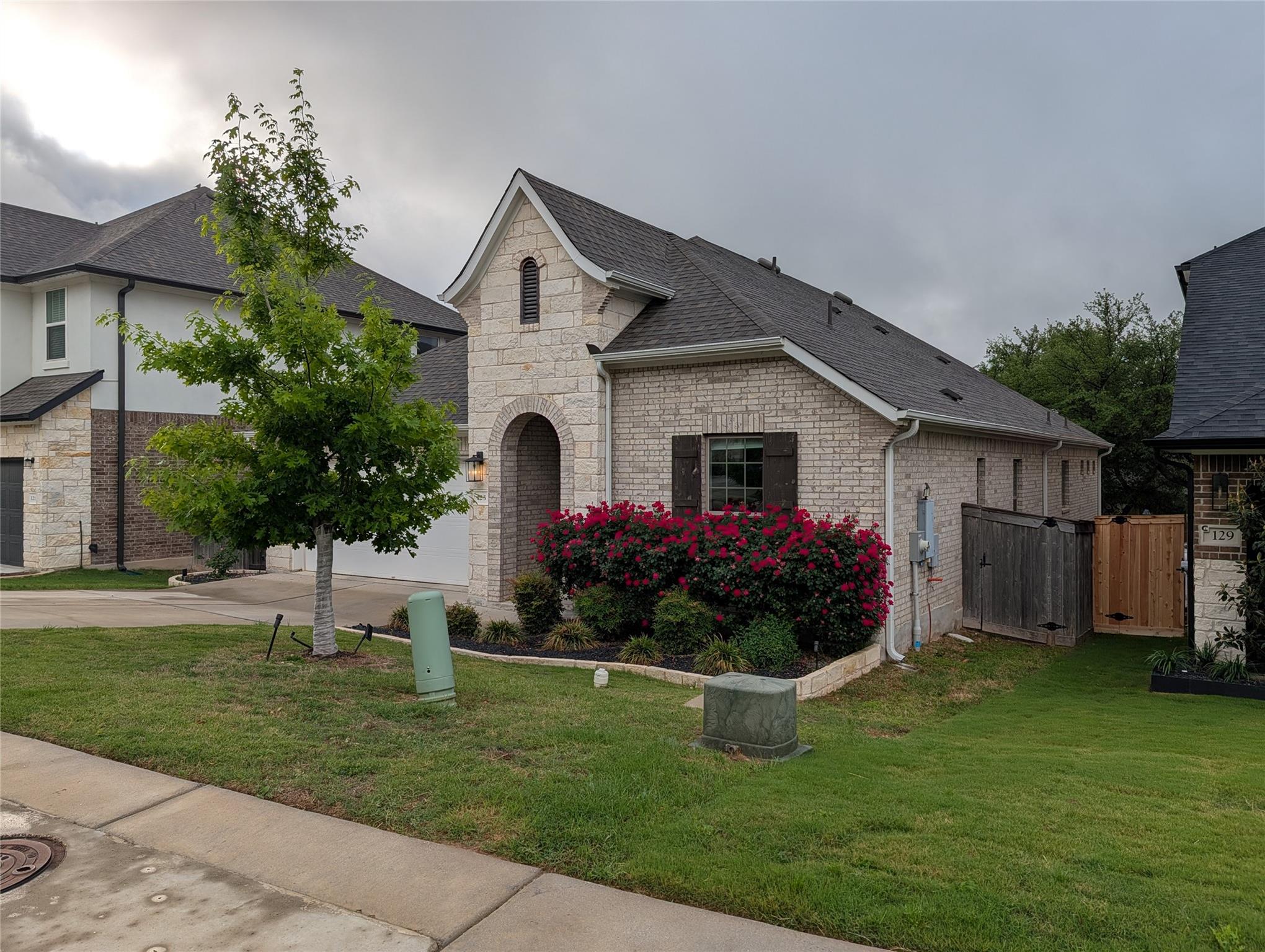 125 WHISTLING WILLOW Dr, Georgetown, TX 78628