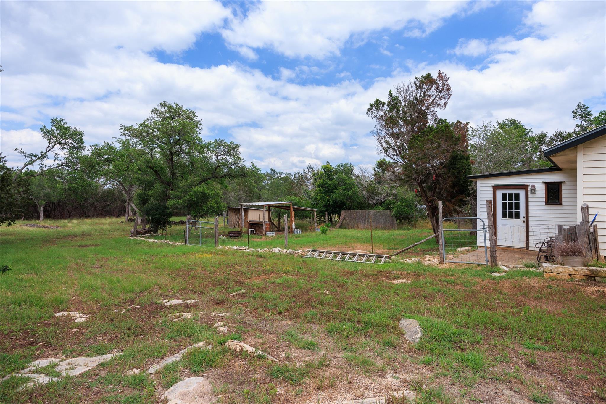 283 Rust Ranch Rd, Blanco, TX 78606