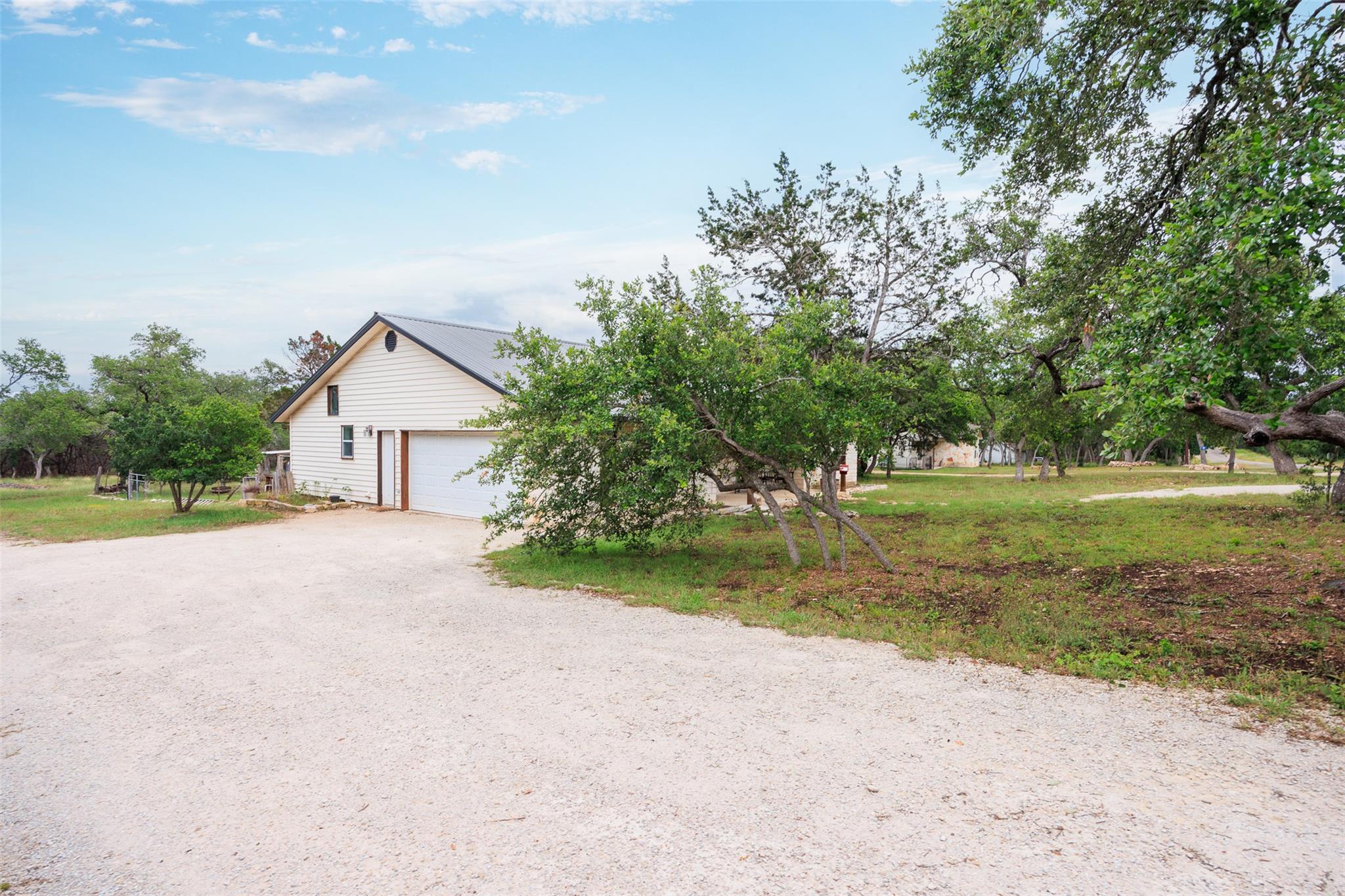 283 Rust Ranch Rd, Blanco, TX 78606