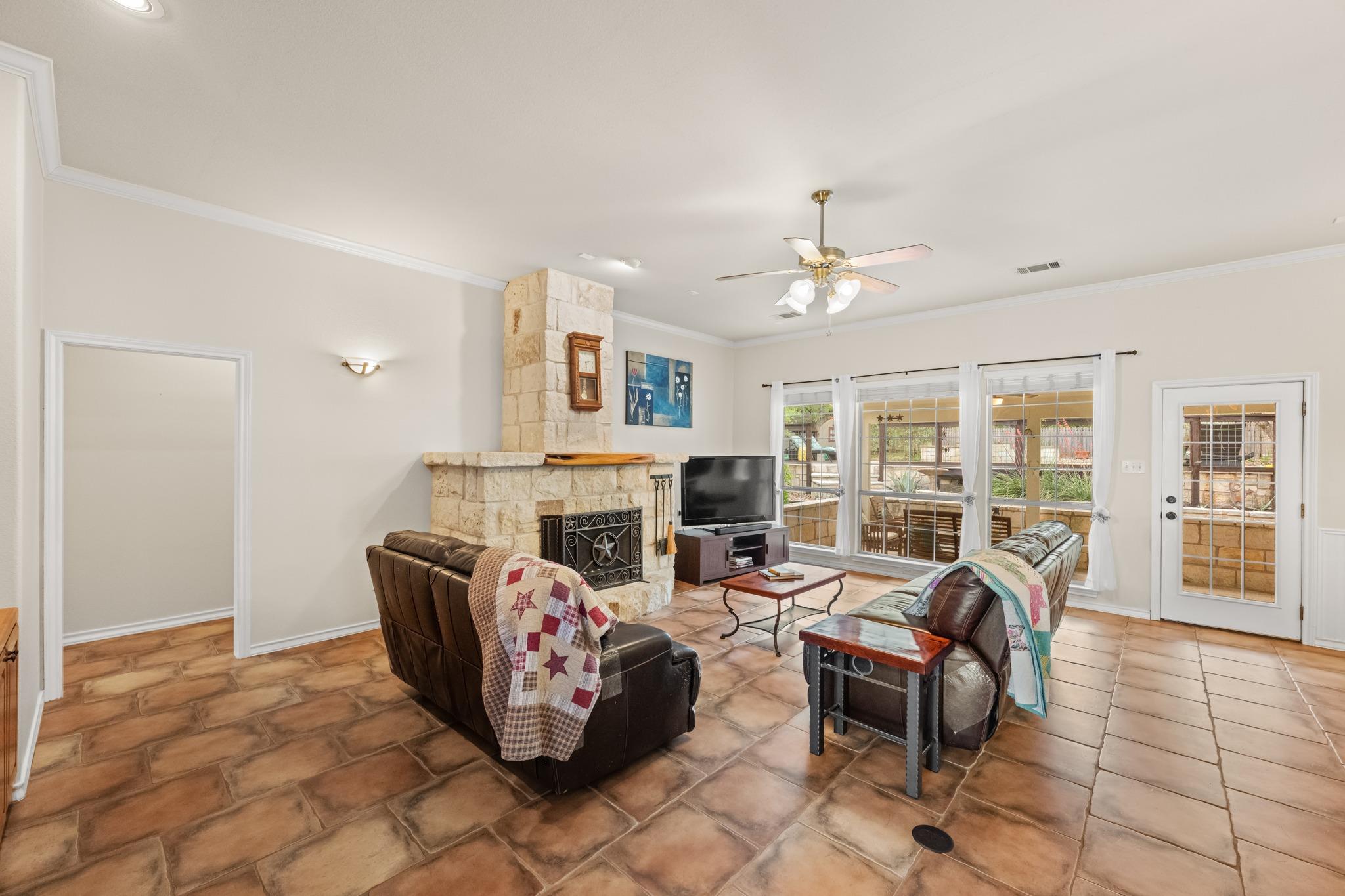 508 S Lariat Cir, Dripping Springs, TX 78620