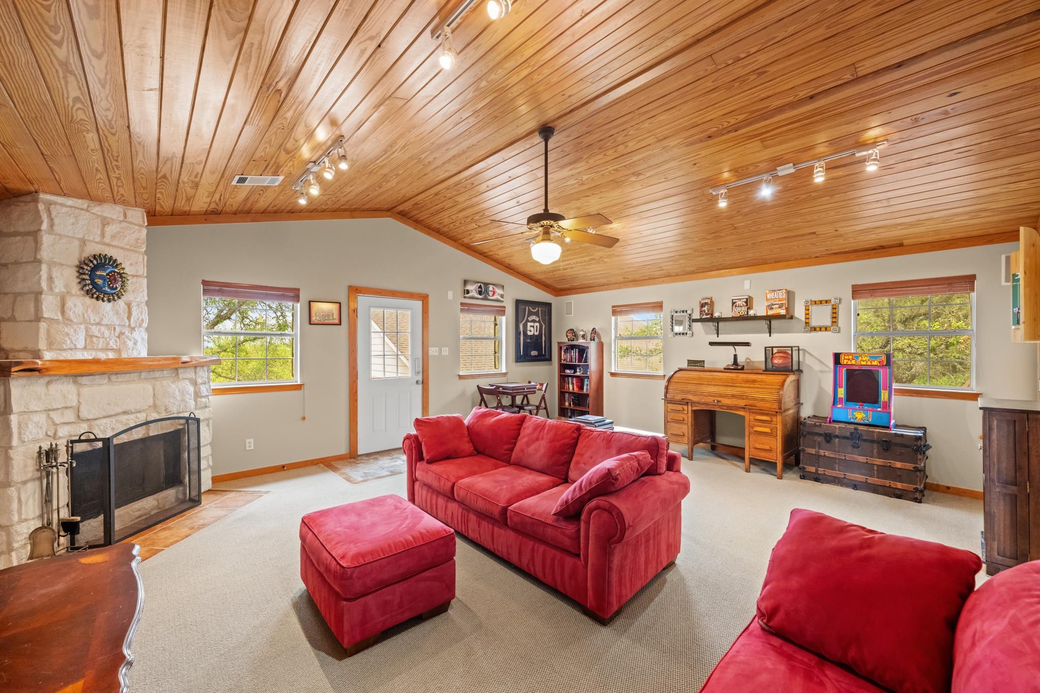 508 S Lariat Cir, Dripping Springs, TX 78620