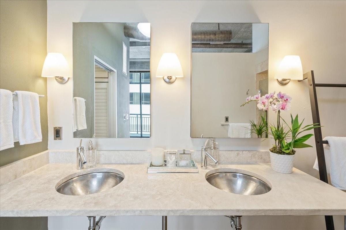 311 W 5th St # 806, Austin, TX 78701