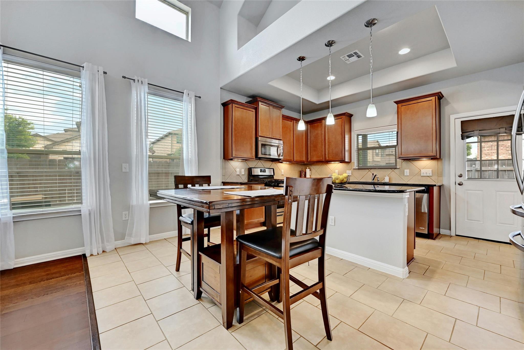 912 Sleepy Dell Ln, Austin, TX 78748