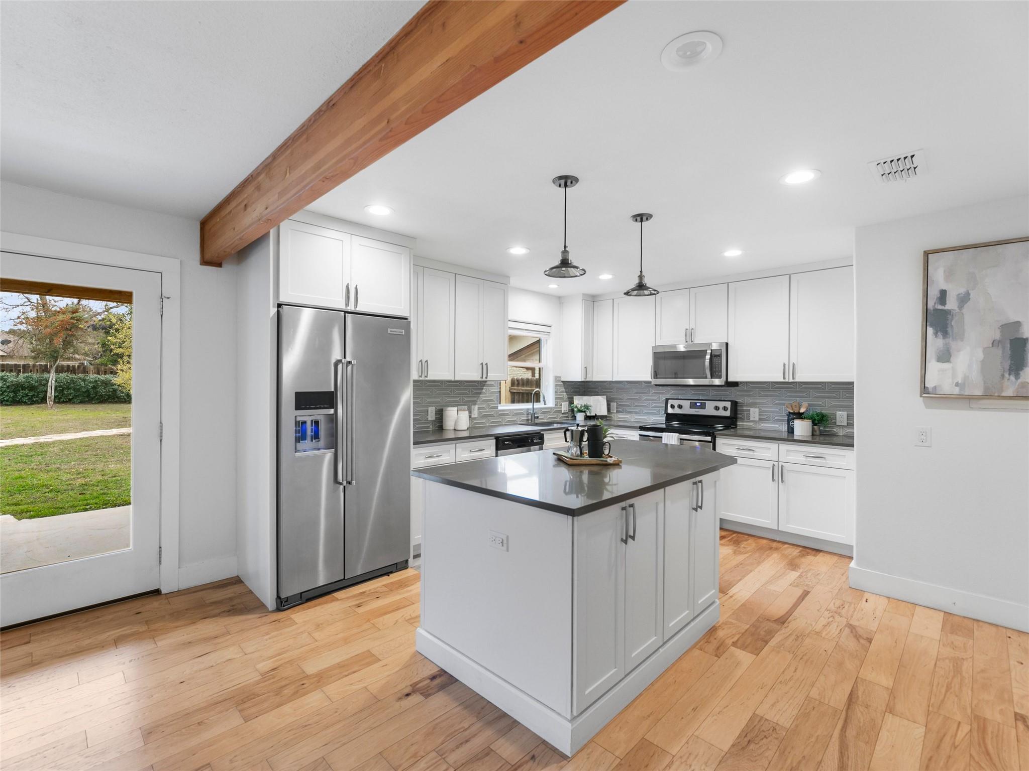 1003 Porpoise St, Lakeway, TX 78734