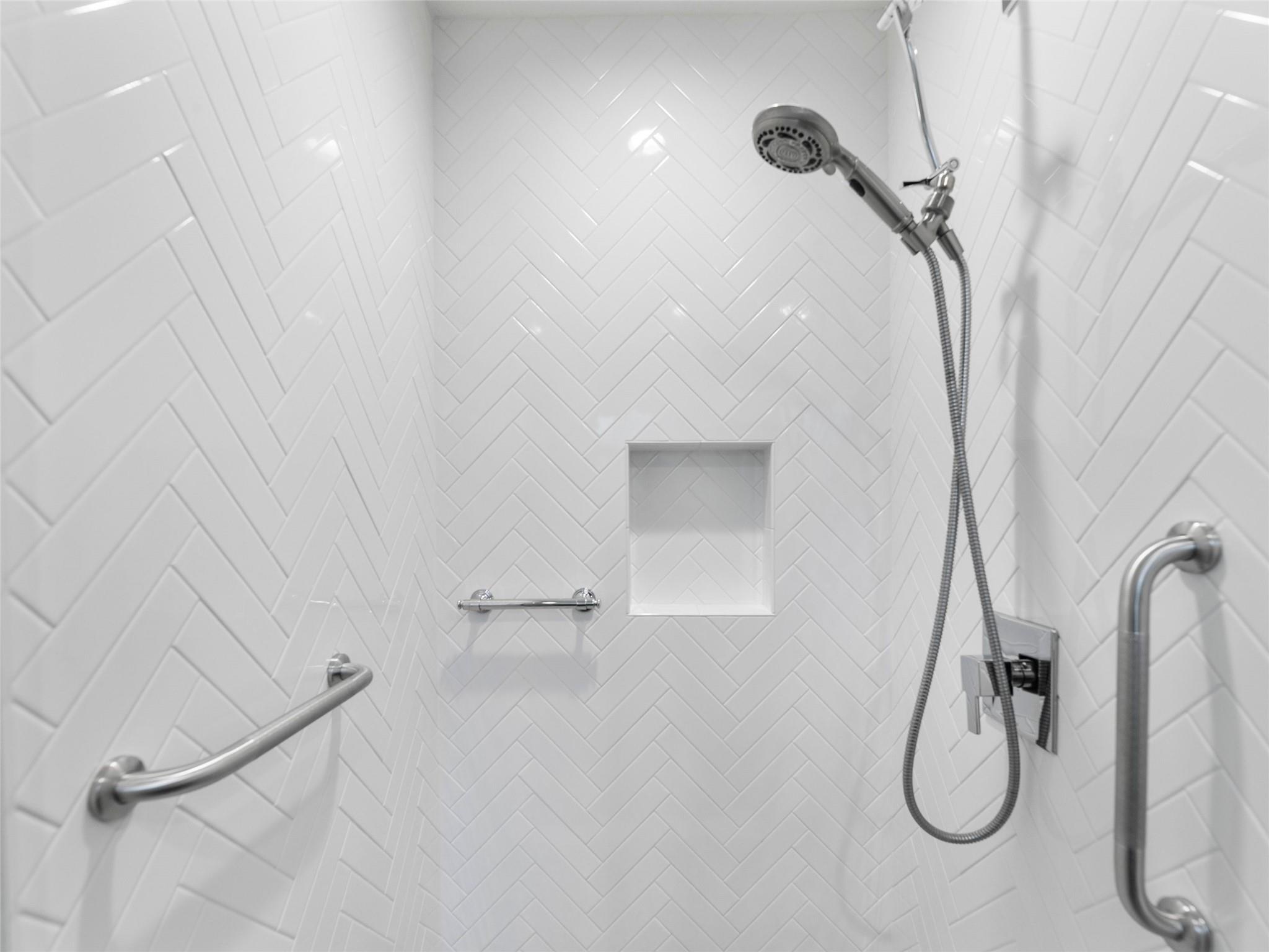 1003 Porpoise St, Lakeway, TX 78734