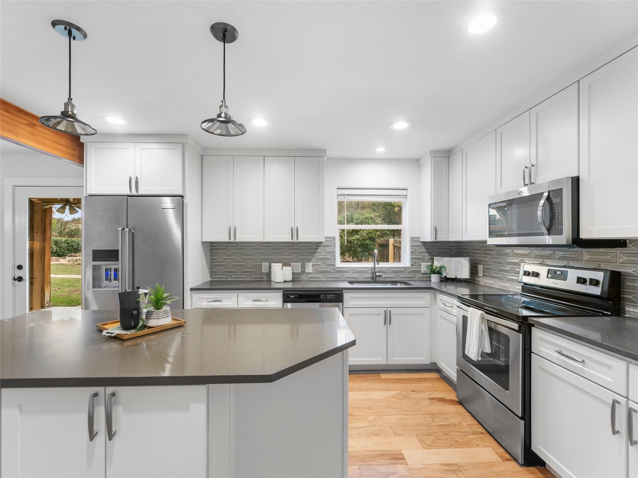 1003 Porpoise St, Lakeway, TX 78734