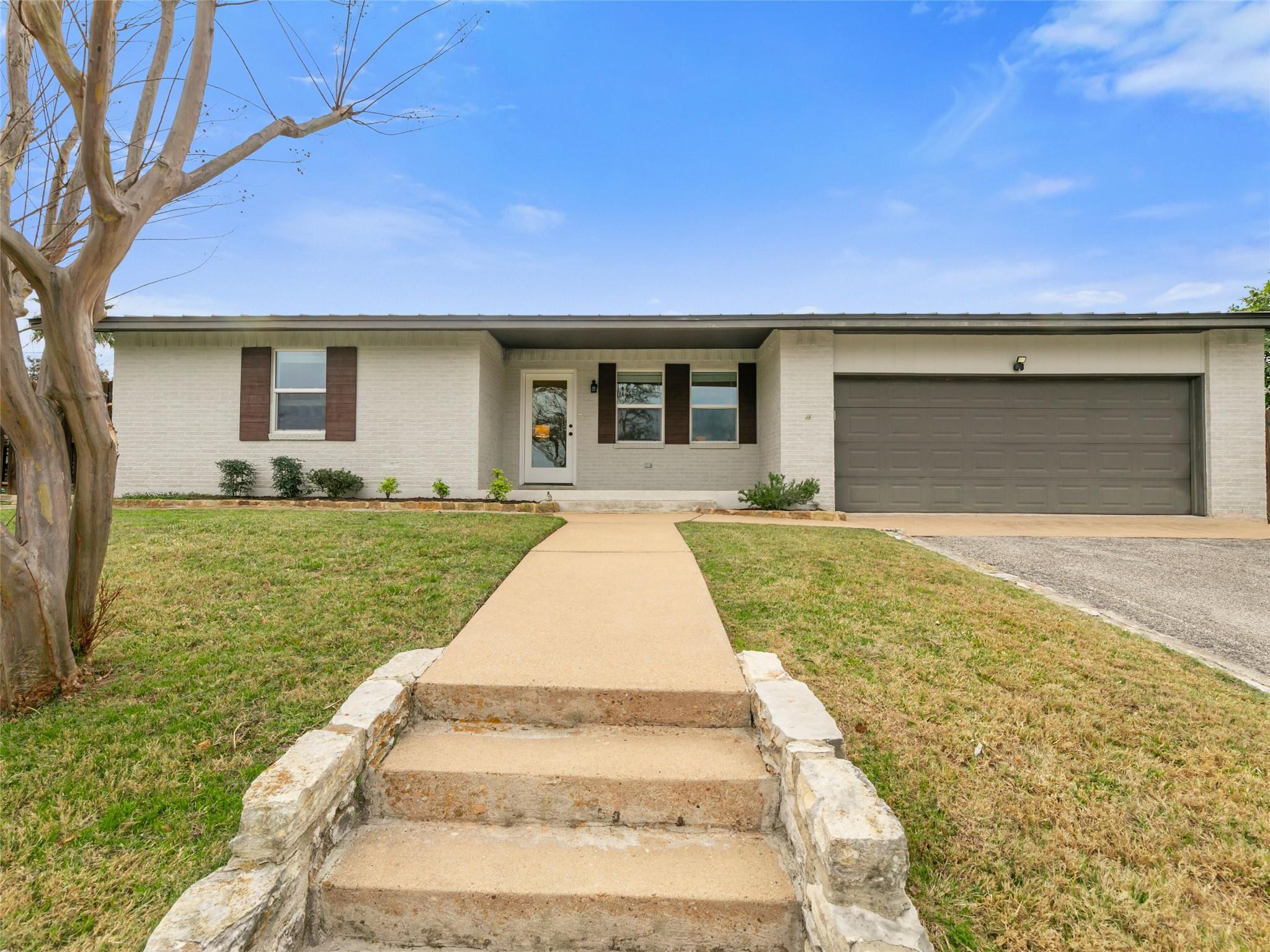 1003 Porpoise St, Lakeway, TX 78734