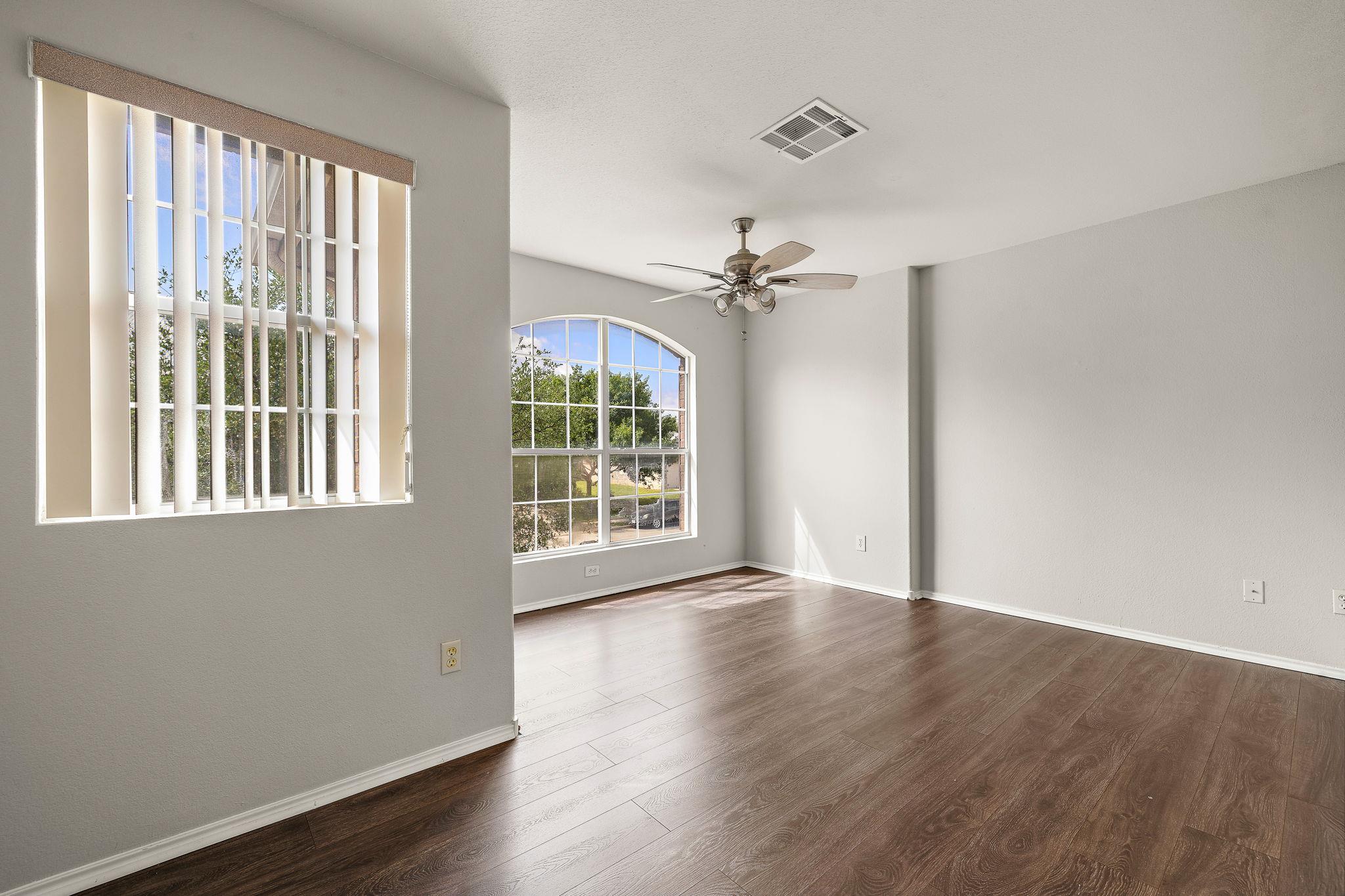 513 Friendship Cv, Leander, TX 78641