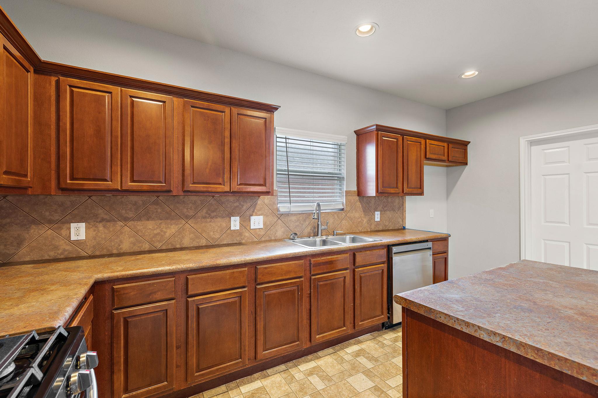 513 Friendship Cv, Leander, TX 78641