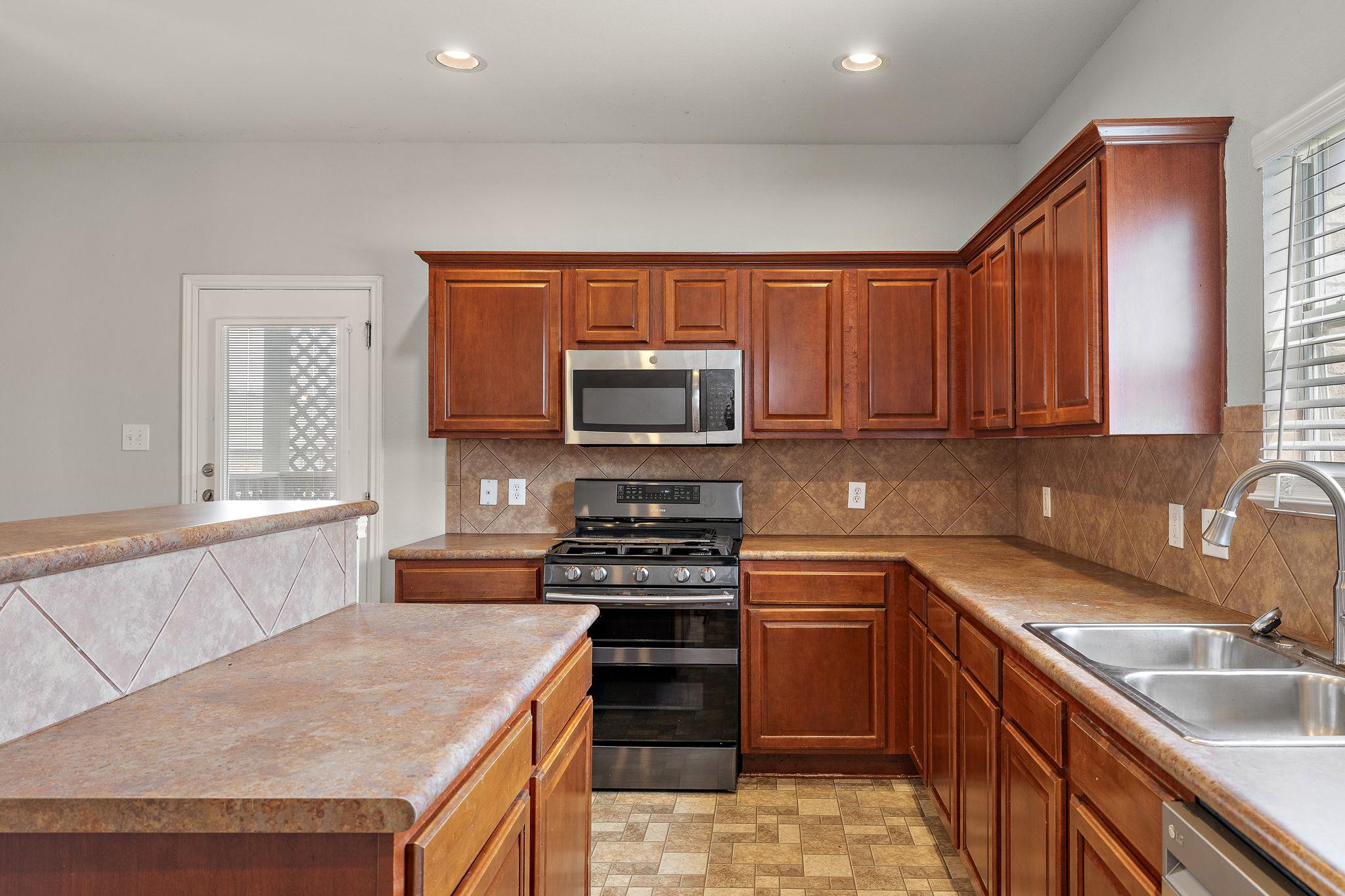 513 Friendship Cv, Leander, TX 78641
